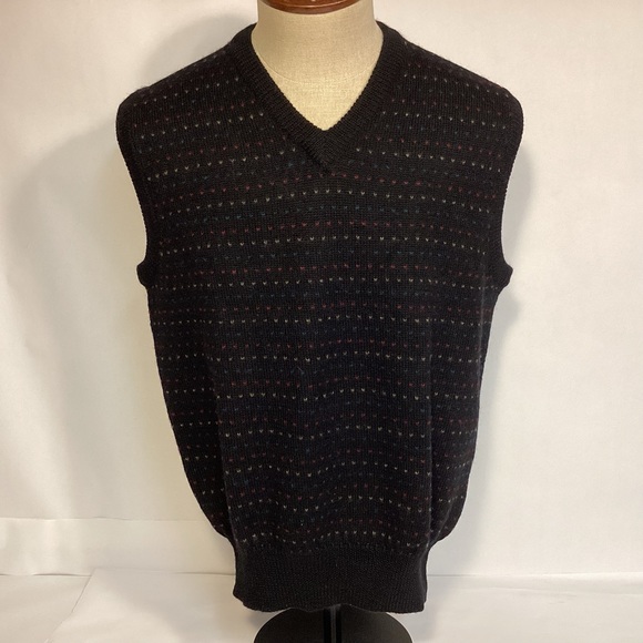 Vintage Worsted Wool Mens Sweater Vest size large made by Carriage Trade Macau - Picture 1 of 8